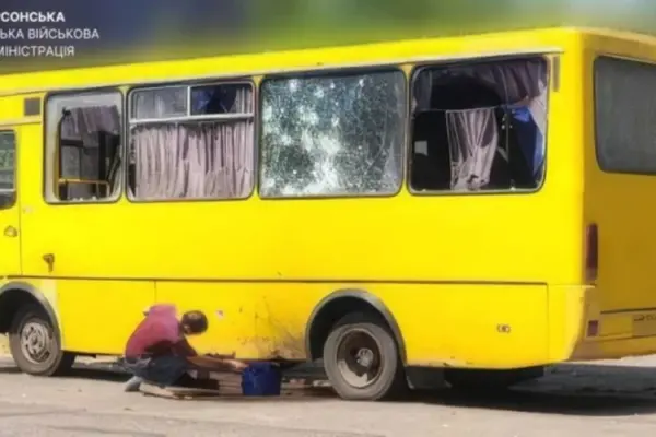 Херсон, 6 серпня: посадовці та постраждалі внаслідок удару дрона по маршрутці