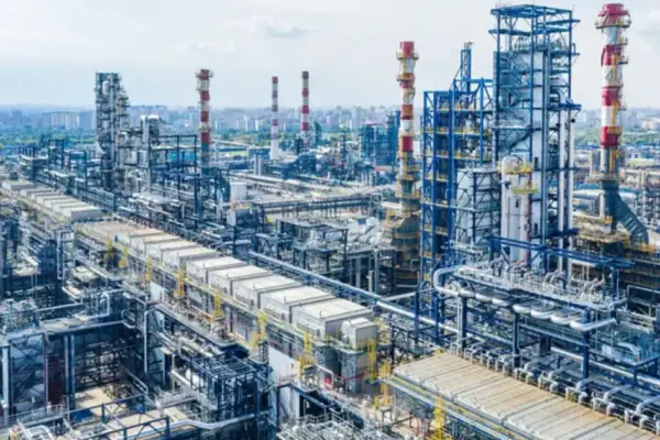 Ільський НПЗ у РФ зупинився після удару FP-1: змінено три установки