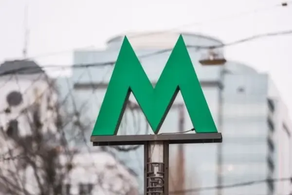 Синя гілка метро у Києві тимчасово розділена: як працюють автобуси