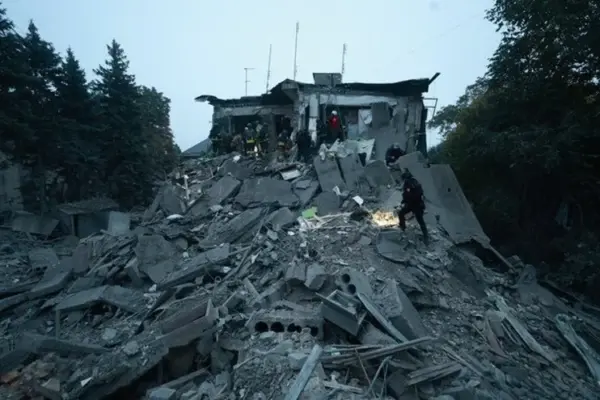 У Запоріжжі з-під завалів будинку дістали жінку, яка була там понад 8 годин: головні цифри
